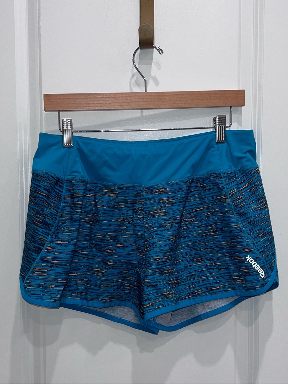 Reebok Women's Lightweight Athleisure Athletic Shorts Lined Size Medium Teal